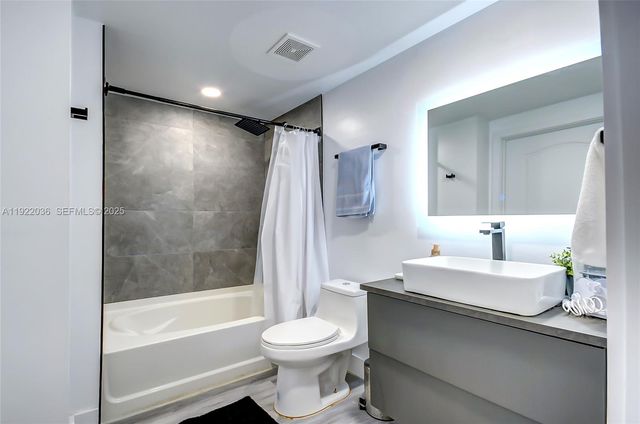 5077 NW 7th St 1216, Miami, FL 33126