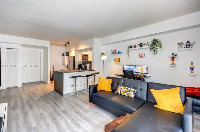 5077 NW 7th St 1216, Miami, FL 33126