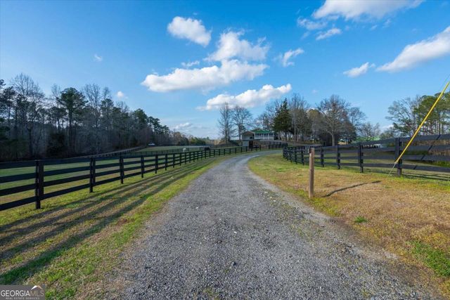 35 Saddleback Farms Drive, Newnan, GA 30263