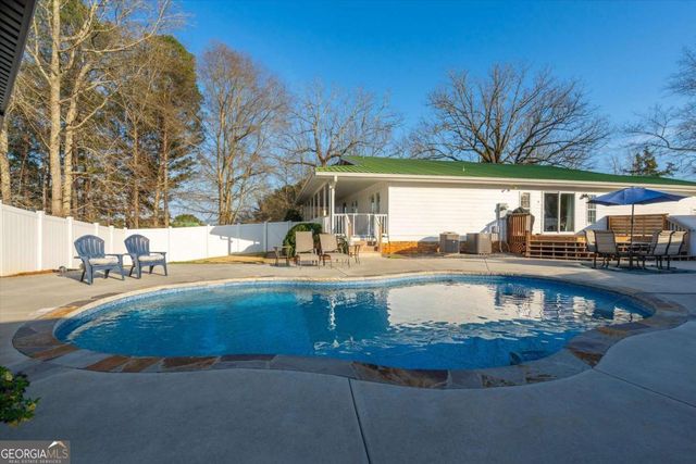 35 Saddleback Farms Drive, Newnan, GA 30263