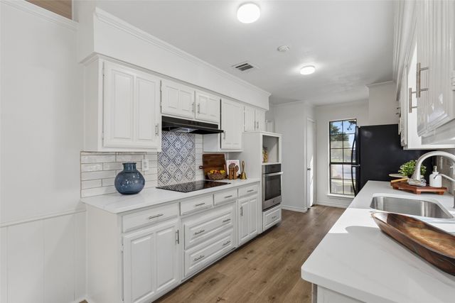 2051 Robin Hill Lane, Carrollton, TX 75007