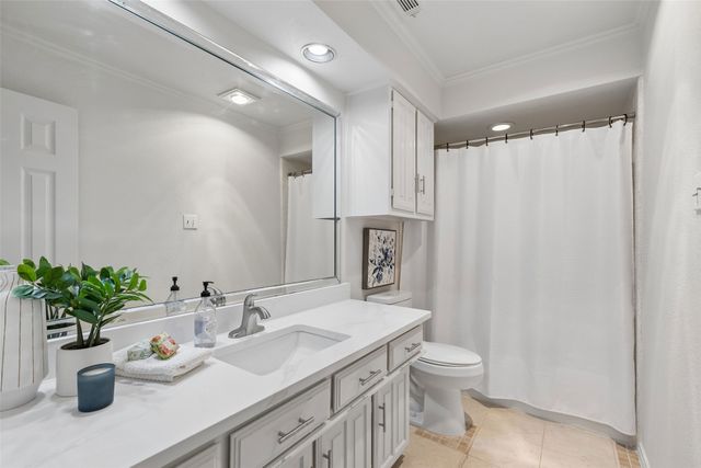 2051 Robin Hill Lane, Carrollton, TX 75007