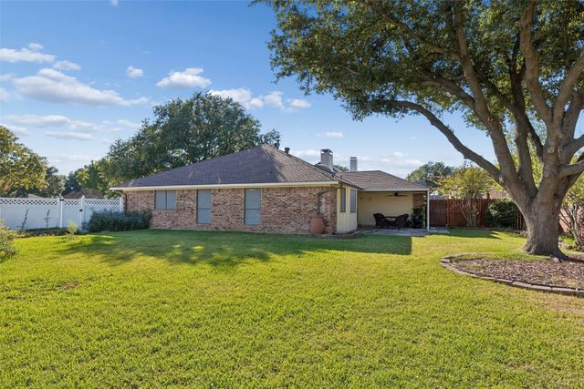2051 Robin Hill Lane, Carrollton, TX 75007