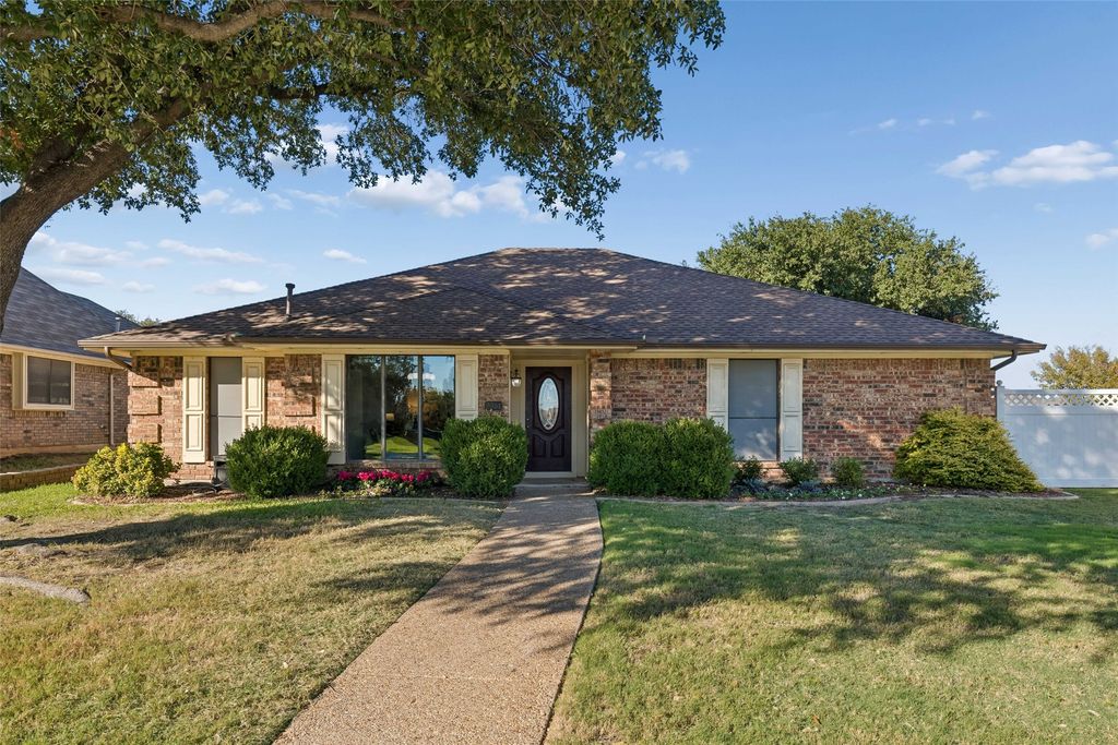 2051 Robin Hill Lane, Carrollton, TX 75007