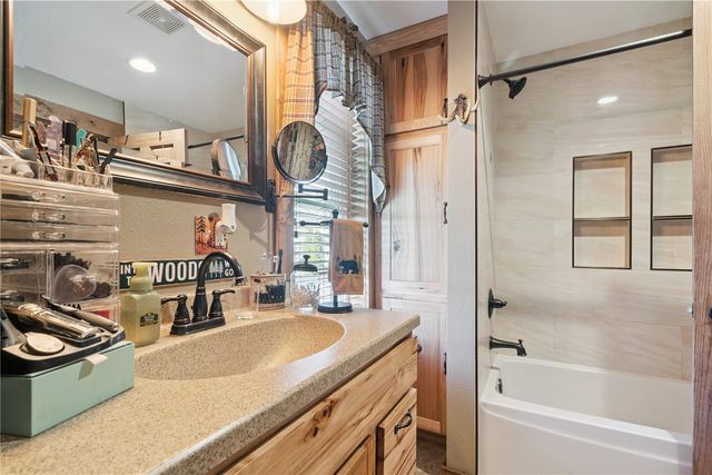 148 17th Avenue SW, Cedar Rapids, IA 52404