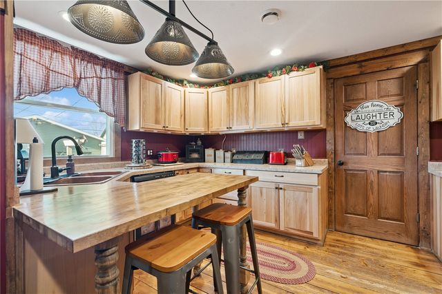 148 17th Avenue SW, Cedar Rapids, IA 52404