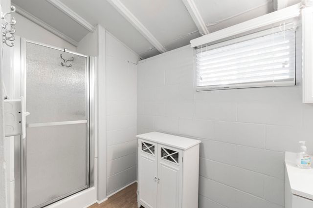 320 Lane 120 Hamilton Lk, Hamilton, IN 46742