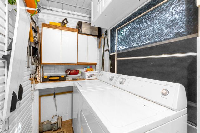 320 Lane 120 Hamilton Lk, Hamilton, IN 46742