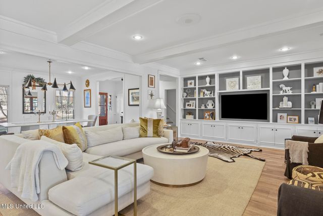 4211 N Honeysuckle Lane, Jackson, MS 39211