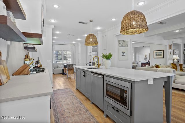 4211 N Honeysuckle Lane, Jackson, MS 39211