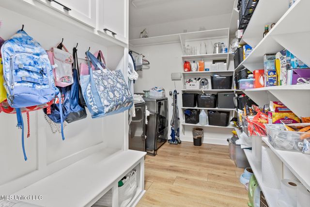 4211 N Honeysuckle Lane, Jackson, MS 39211