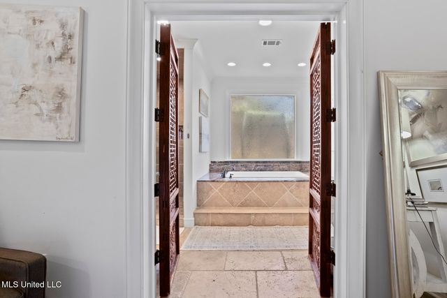 4211 N Honeysuckle Lane, Jackson, MS 39211