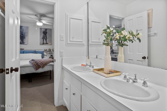 4211 N Honeysuckle Lane, Jackson, MS 39211