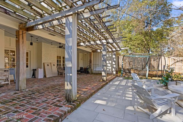 4211 N Honeysuckle Lane, Jackson, MS 39211