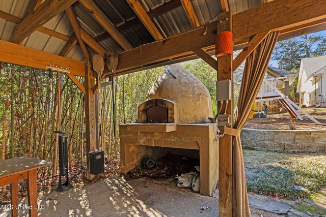 4211 N Honeysuckle Lane, Jackson, MS 39211