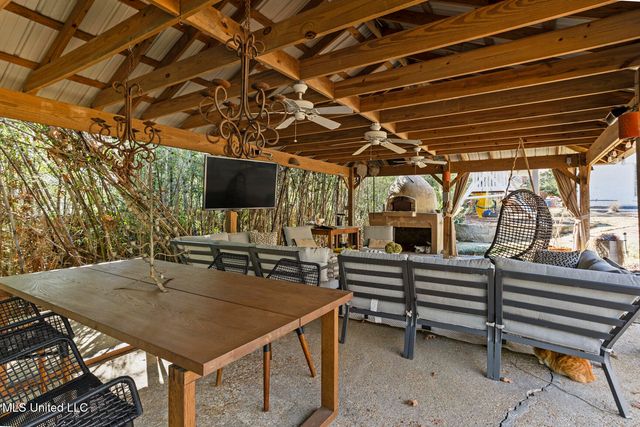 4211 N Honeysuckle Lane, Jackson, MS 39211