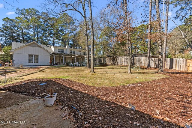 4211 N Honeysuckle Lane, Jackson, MS 39211