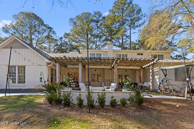 4211 N Honeysuckle Lane, Jackson, MS 39211