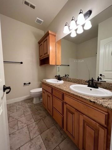 1042 Tarah Knolls Circle, Centerton, AR 72719