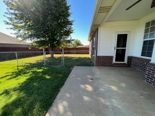 1042 Tarah Knolls Circle, Centerton, AR 72719