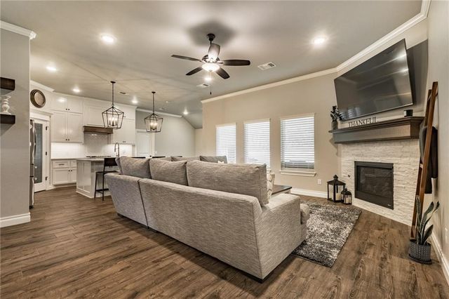 2816 Oak Hill Avenue, Edmond, OK 73034