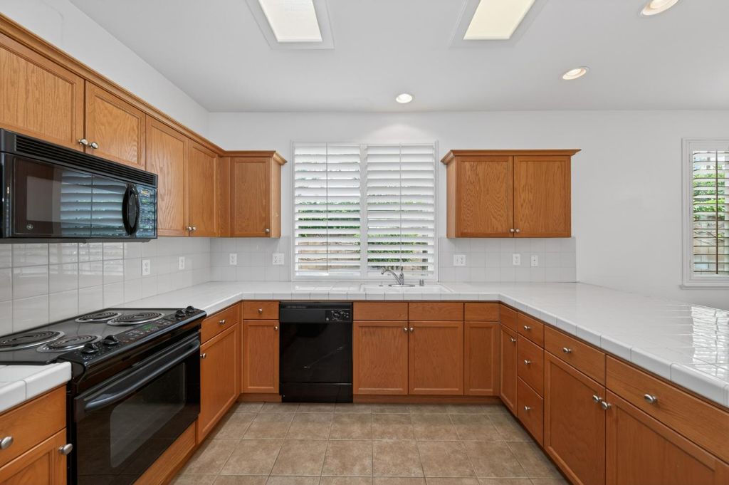 Image 12 of property listing at 4113 W Cherry Tree Lane, Fresno, CA 93722