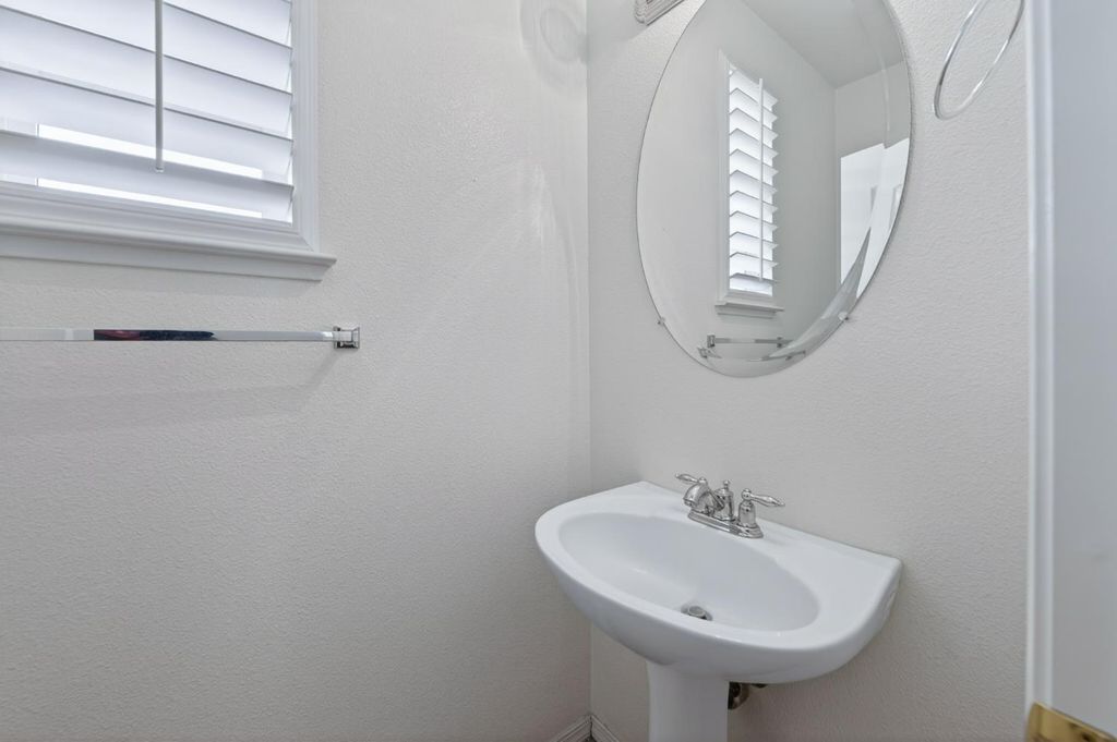 Image 15 of property listing at 4113 W Cherry Tree Lane, Fresno, CA 93722