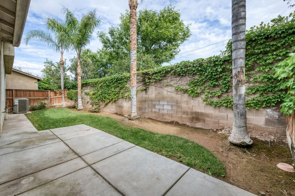 Image 27 of property listing at 4113 W Cherry Tree Lane, Fresno, CA 93722