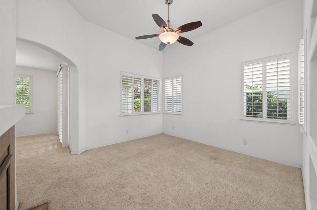 Image 3 of property listing at 4113 W Cherry Tree Lane, Fresno, CA 93722