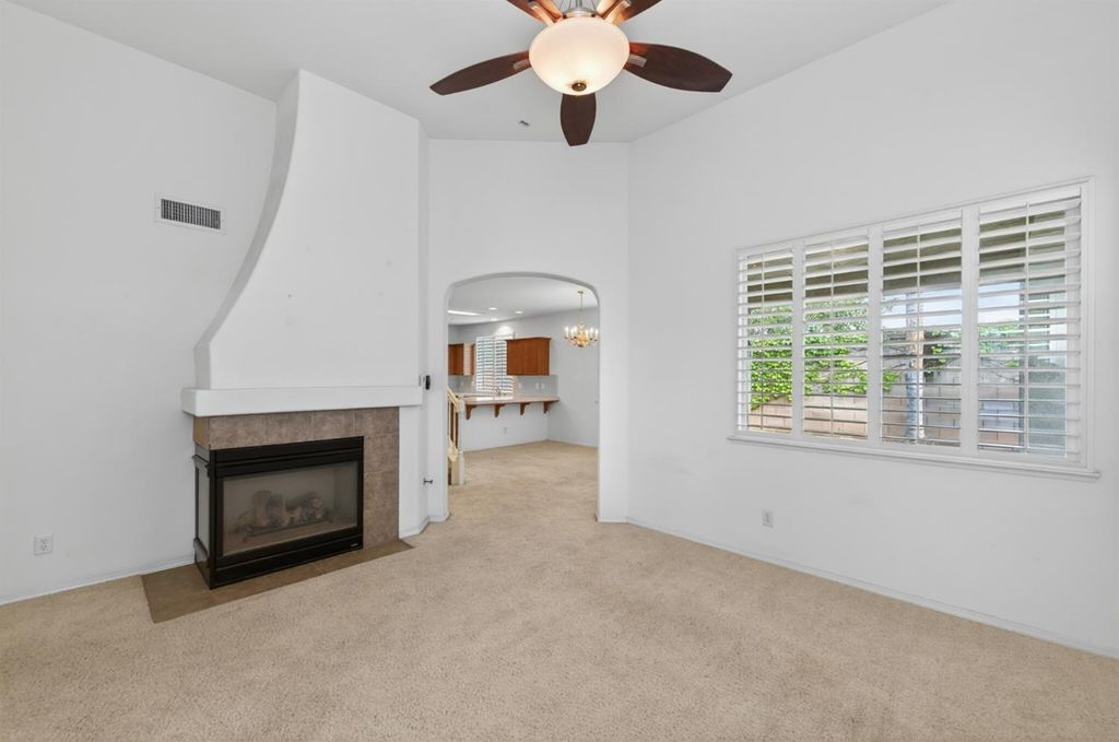 Image 6 of property listing at 4113 W Cherry Tree Lane, Fresno, CA 93722