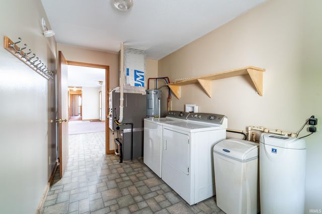 9540 E 500 S Road, Wolcottville, IN 46795