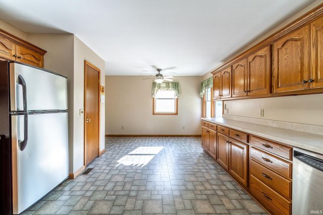 9540 E 500 S Road, Wolcottville, IN 46795