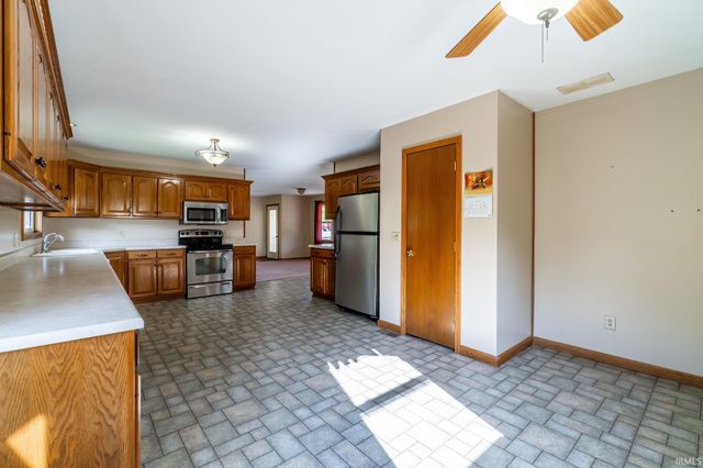 9540 E 500 S Road, Wolcottville, IN 46795