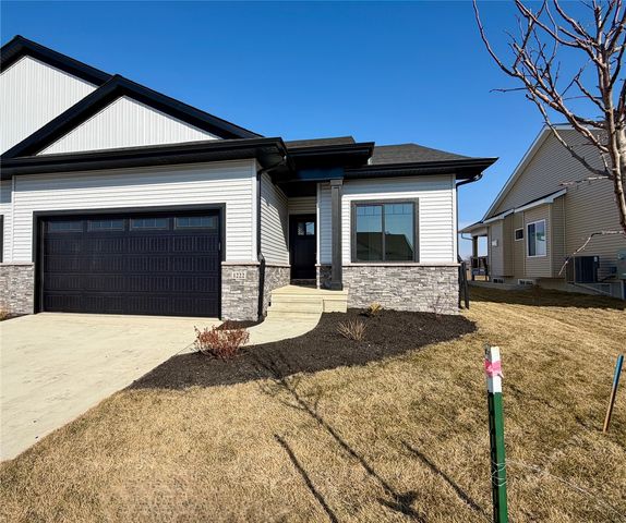 1222 Berkshire Lane, North Liberty, IA 52317