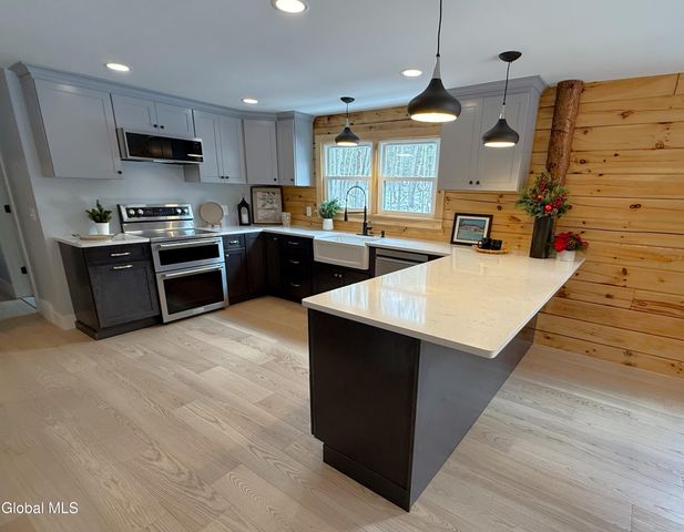 20 N Pine Drive, Nassau, NY 12123