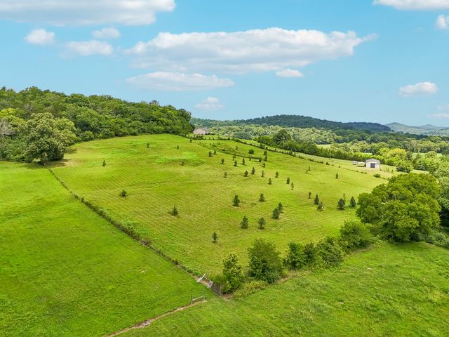 233 Scenic Ln, Auburntown, TN 37016