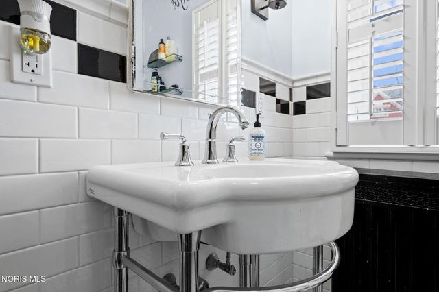 1041 S Main Street, Findlay, OH 45840