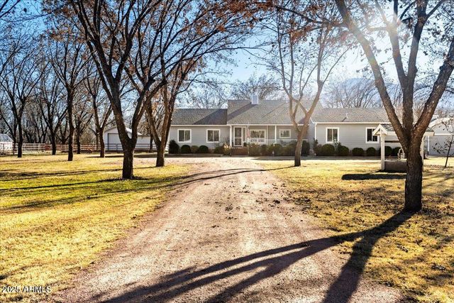 327 E QUARTERHORSE Lane E, Camp Verde, AZ 86322