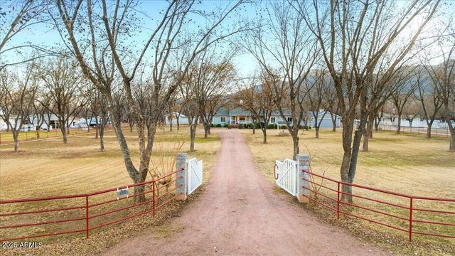 327 E QUARTERHORSE Lane E, Camp Verde, AZ 86322