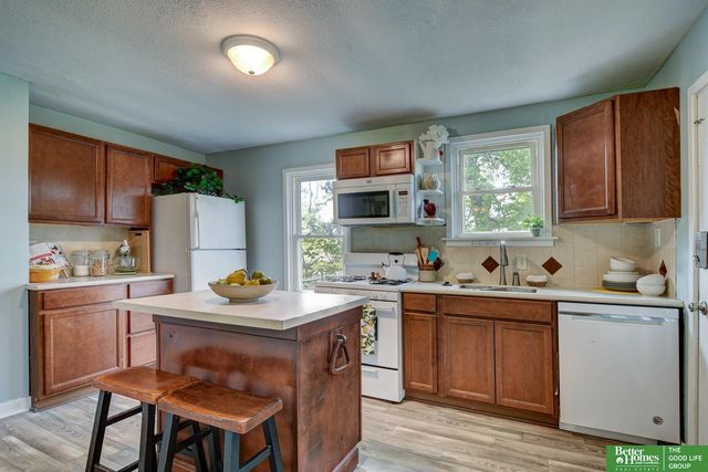 9424 N 30 Street, Omaha, NE 68112