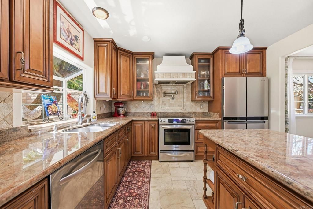 Image 11 of property listing at 1865 Highgrove Drive, Escondido, CA 92027