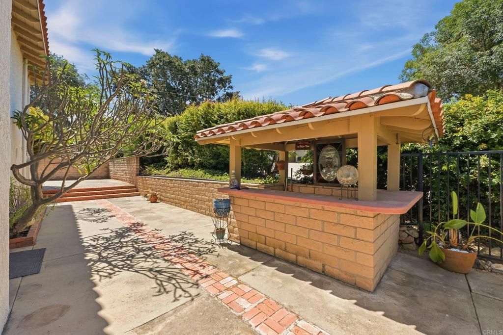 Image 20 of property listing at 1865 Highgrove Drive, Escondido, CA 92027