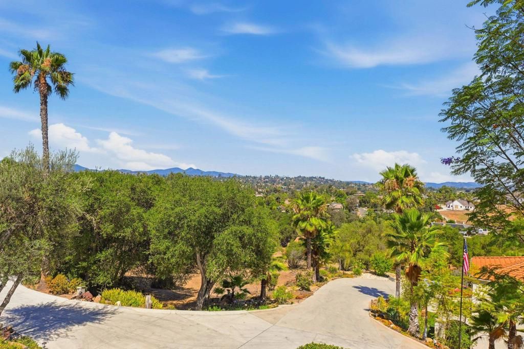 Image 3 of property listing at 1865 Highgrove Drive, Escondido, CA 92027