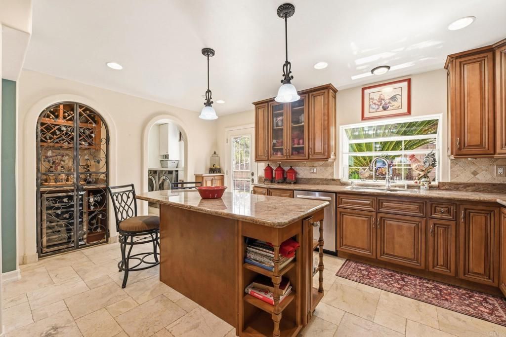 Image 6 of property listing at 1865 Highgrove Drive, Escondido, CA 92027