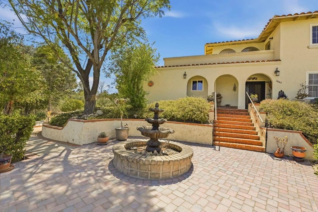 Image 7 of property listing at 1865 Highgrove Drive, Escondido, CA 92027