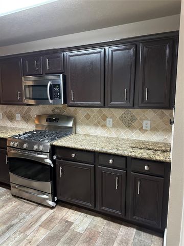 5202 Valley View Dr Drive, La Porte, TX 77571
