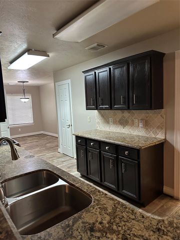 5202 Valley View Dr Drive, La Porte, TX 77571