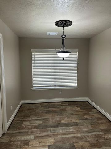 5202 Valley View Dr Drive, La Porte, TX 77571