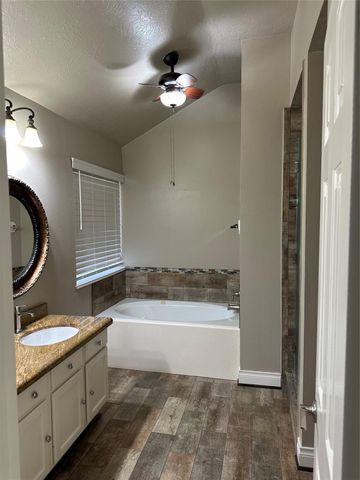 5202 Valley View Dr Drive, La Porte, TX 77571