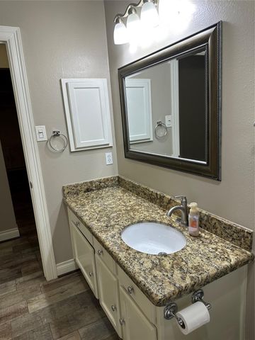 5202 Valley View Dr Drive, La Porte, TX 77571